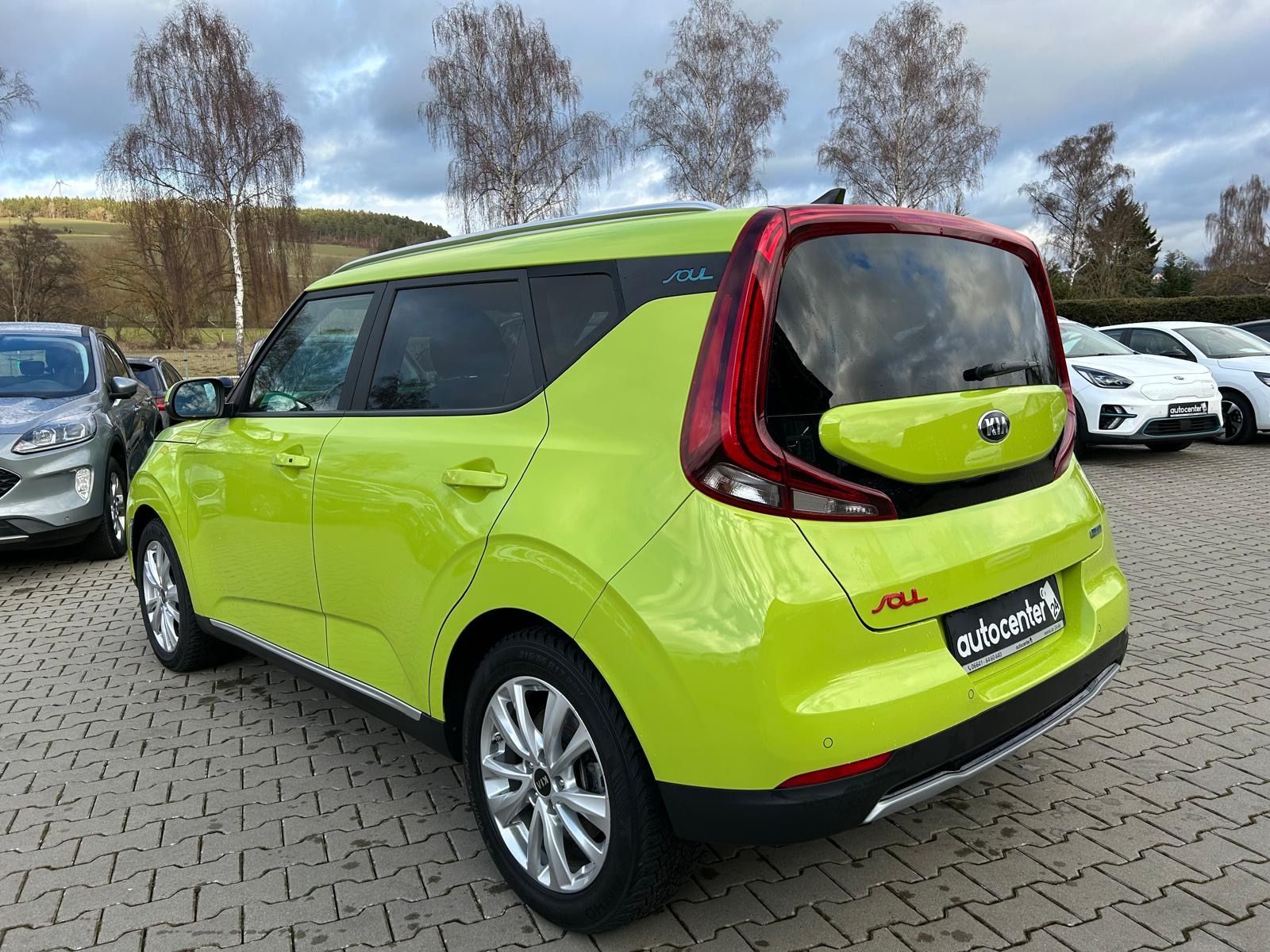 Fahrzeugabbildung Kia e-Soul°64 kWh°CCS°3 Phasen°1.Hand°Kamera°LED°