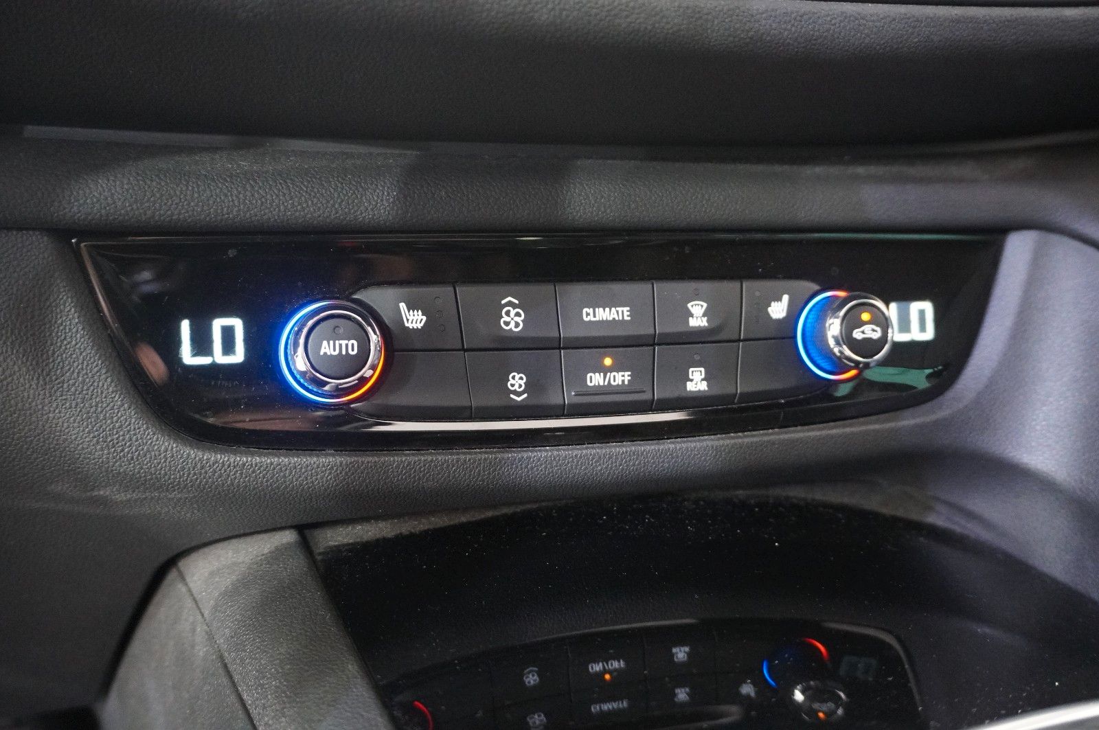 Fahrzeugabbildung Opel Insignia B ST 2.0D ELEGANCE NAVI/LED/KAMERA/PANO