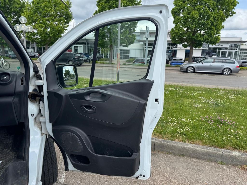 RENAULT Trafic 16