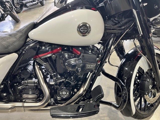 Fahrzeugabbildung Harley-Davidson CVO Street Glide CVO 117 Umbau