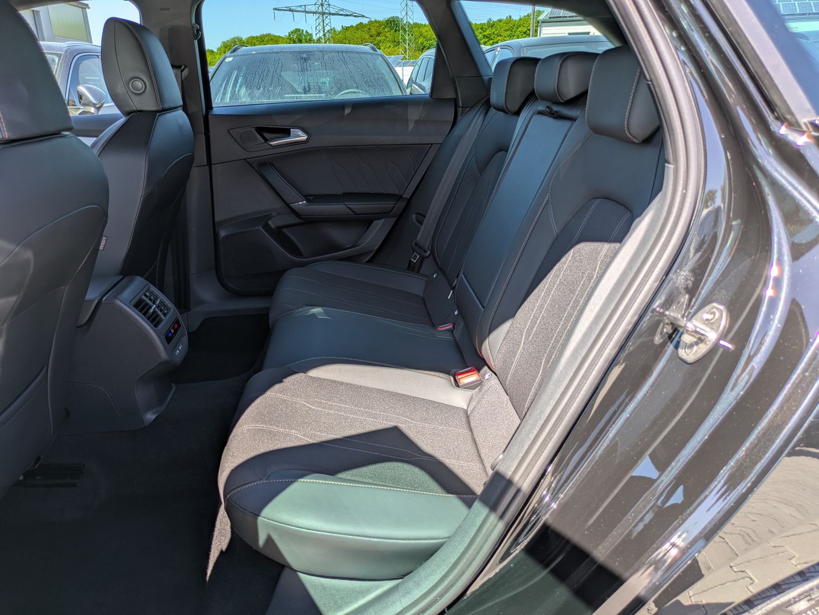 Fahrzeugabbildung CUPRA Leon 1.5 eTSI DSG MATRIX-LED*ACC*APP*KAMERA*18"
