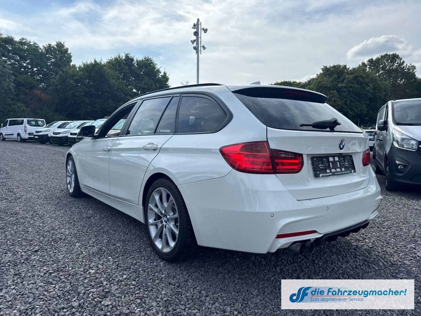 Fahrzeugabbildung BMW 320 d Touring M Paket Optik AHK-klappbar El. Pan