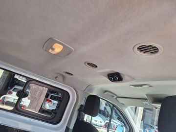Ford Tourneo Custom - 8