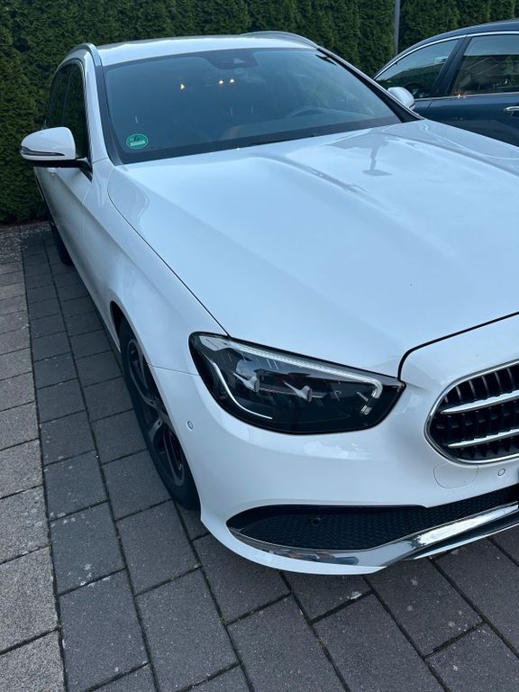 Image of Mercedes-Benz E 200