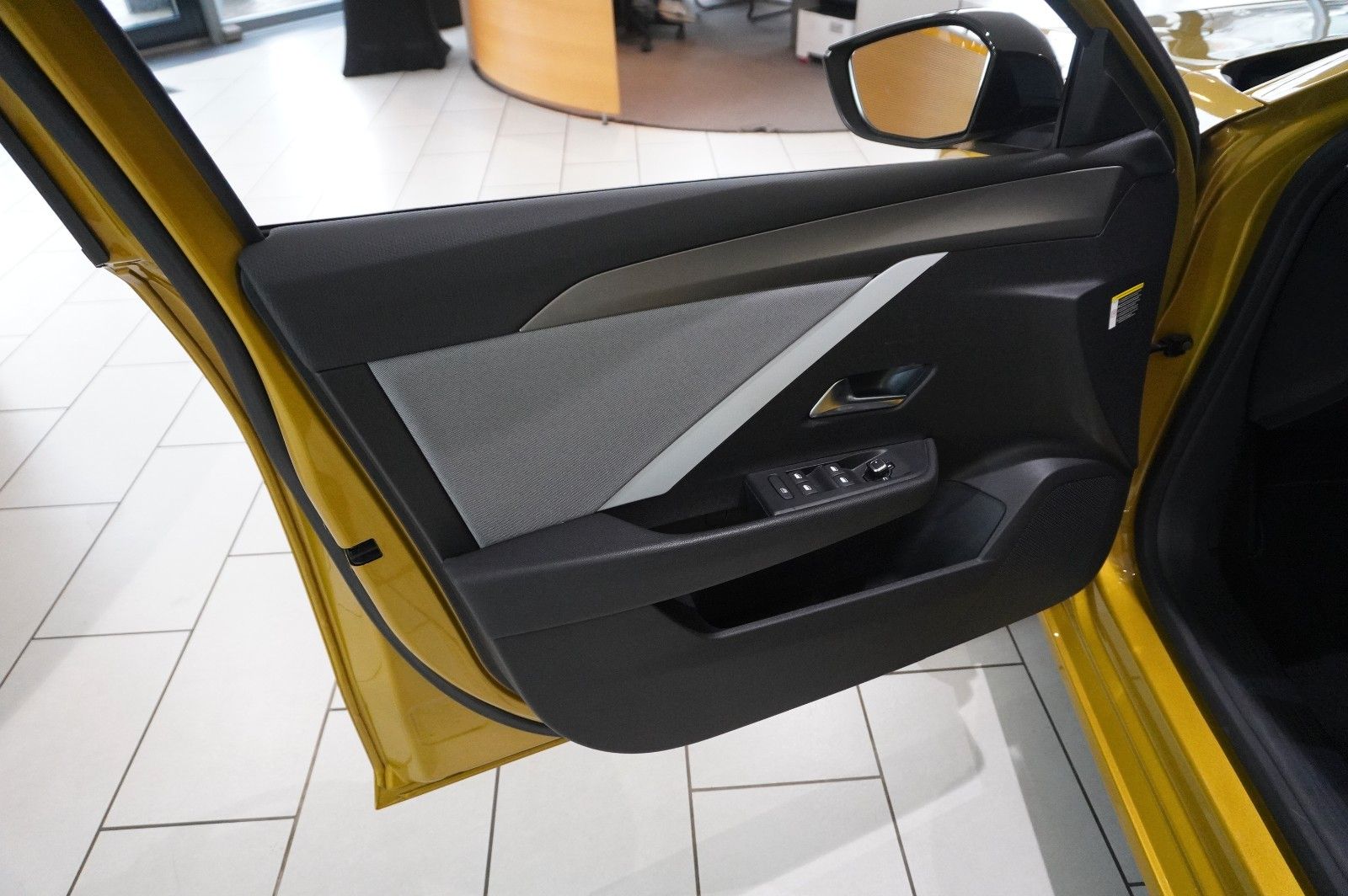 Fahrzeugabbildung Opel Astra L Lim. 1.6 HYBRID EDIT. NAVI/SPORT/KAMERA