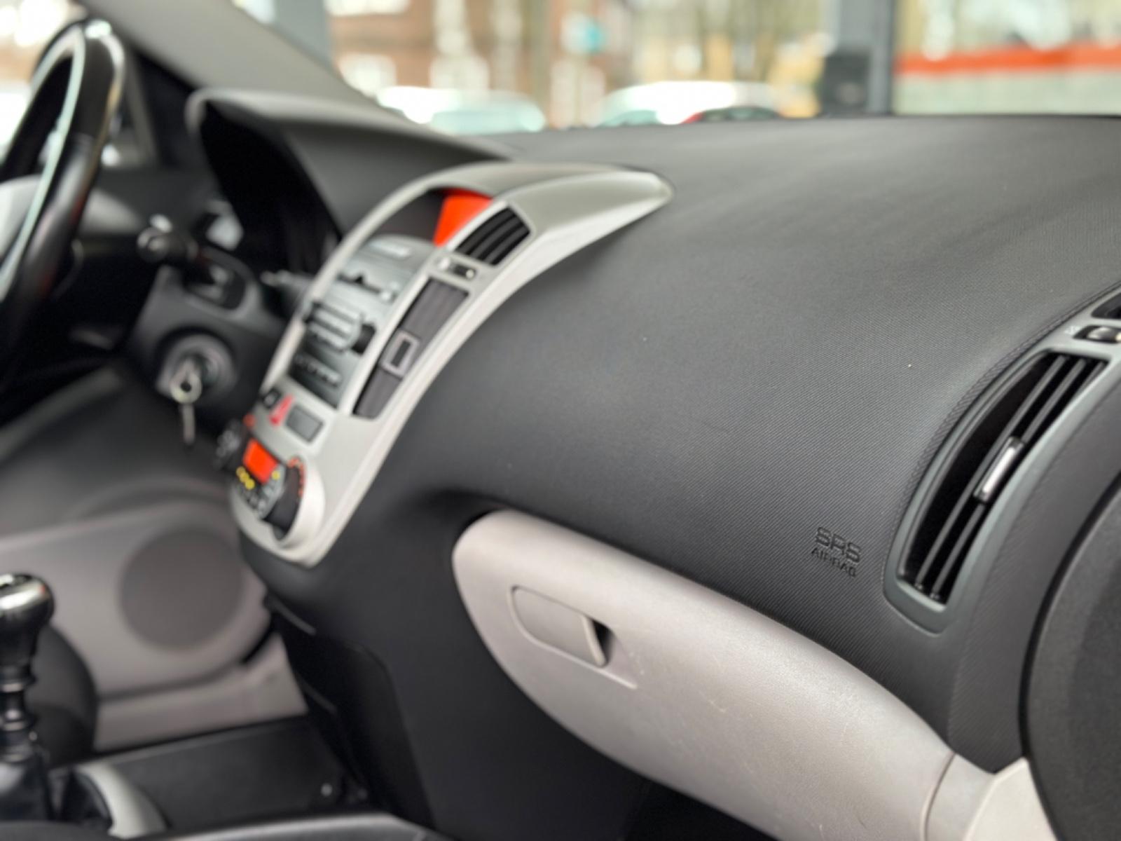 Kia cee'd 2009 — photo 18