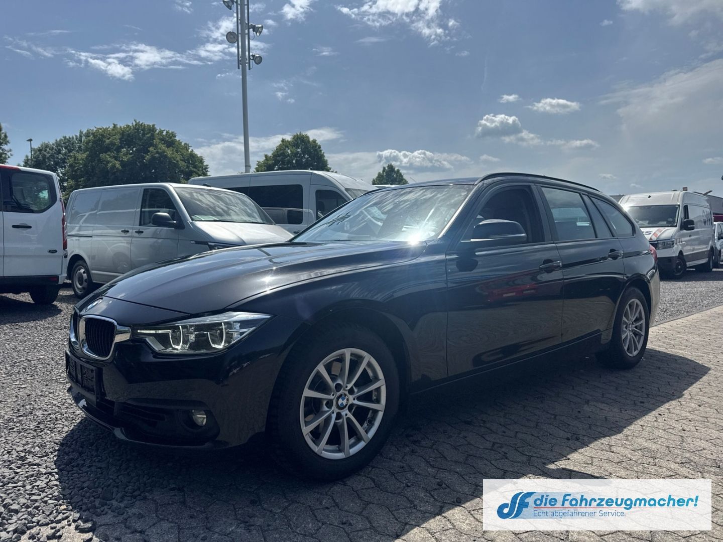 Fahrzeugabbildung BMW 320 i xDrive Advantage Touring *EXPORT