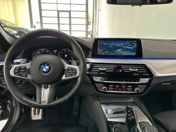 Fahrzeugabbildung BMW M550d xD ACC SoftCl 360°Panorama DispKey HUD DAB