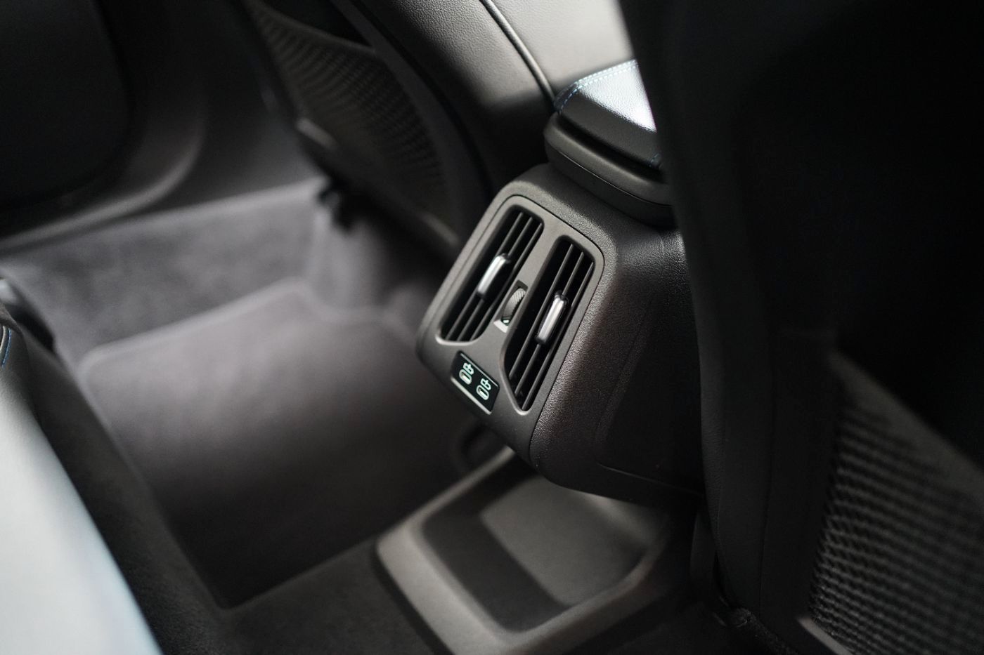 Fahrzeugabbildung BMW 218i Active Tourer M Sport +HeadUp+LED+Glasdach+