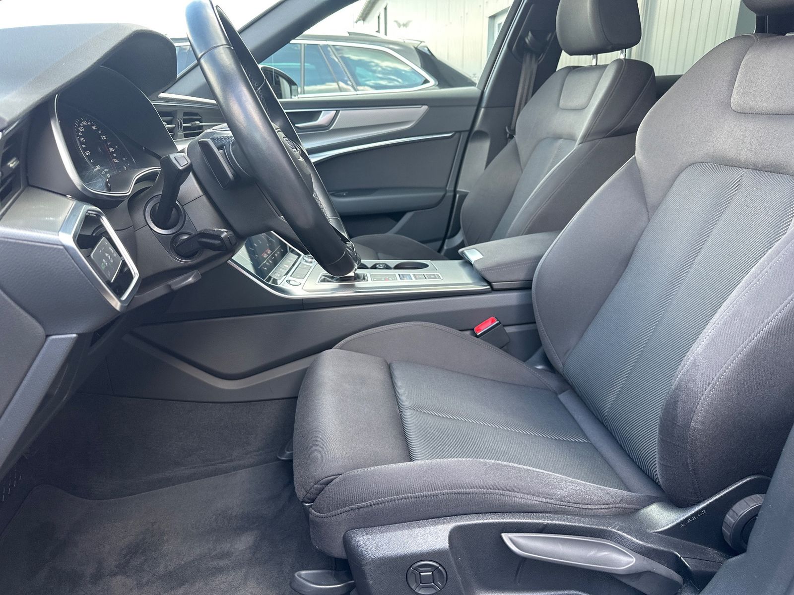 Fahrzeugabbildung Audi A6 Avant 40 TDI S-Line NAV+LED+PANO+AHK+19ZOLL