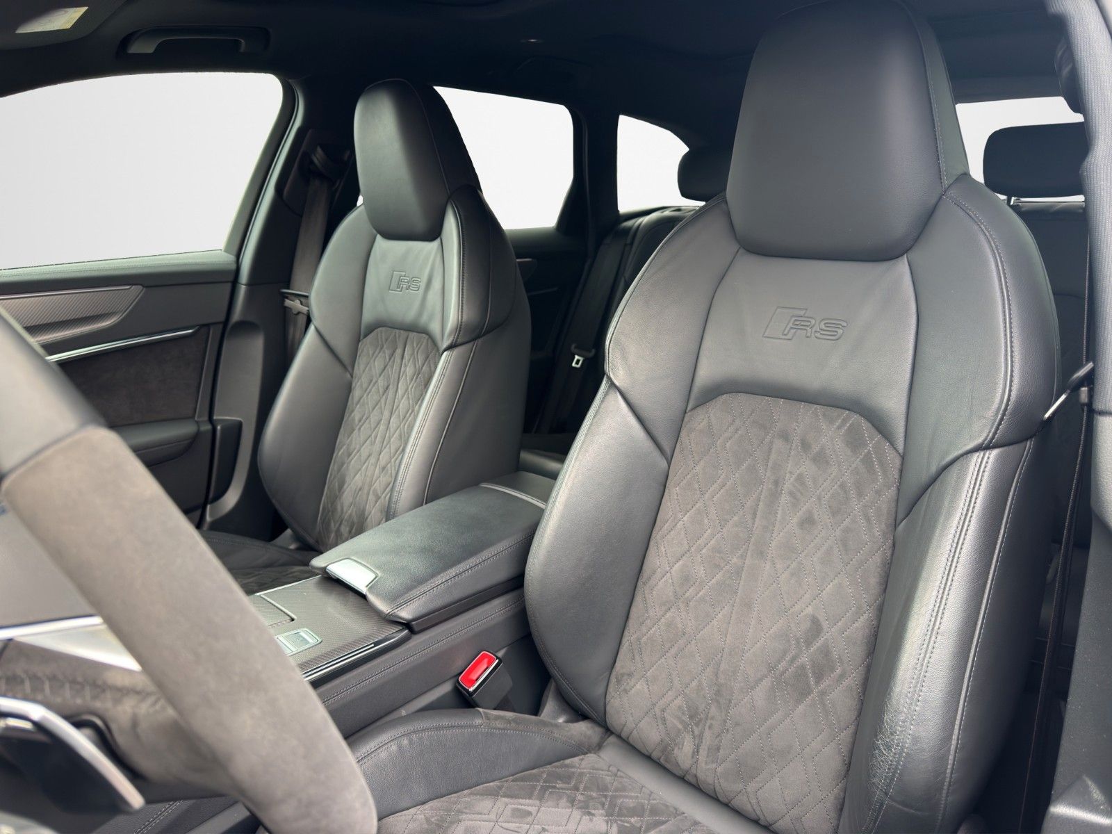 Fahrzeugabbildung Audi RS6 AVANT 4.0TFSI B&O MEMORY SSITZ LASER 22" HUD