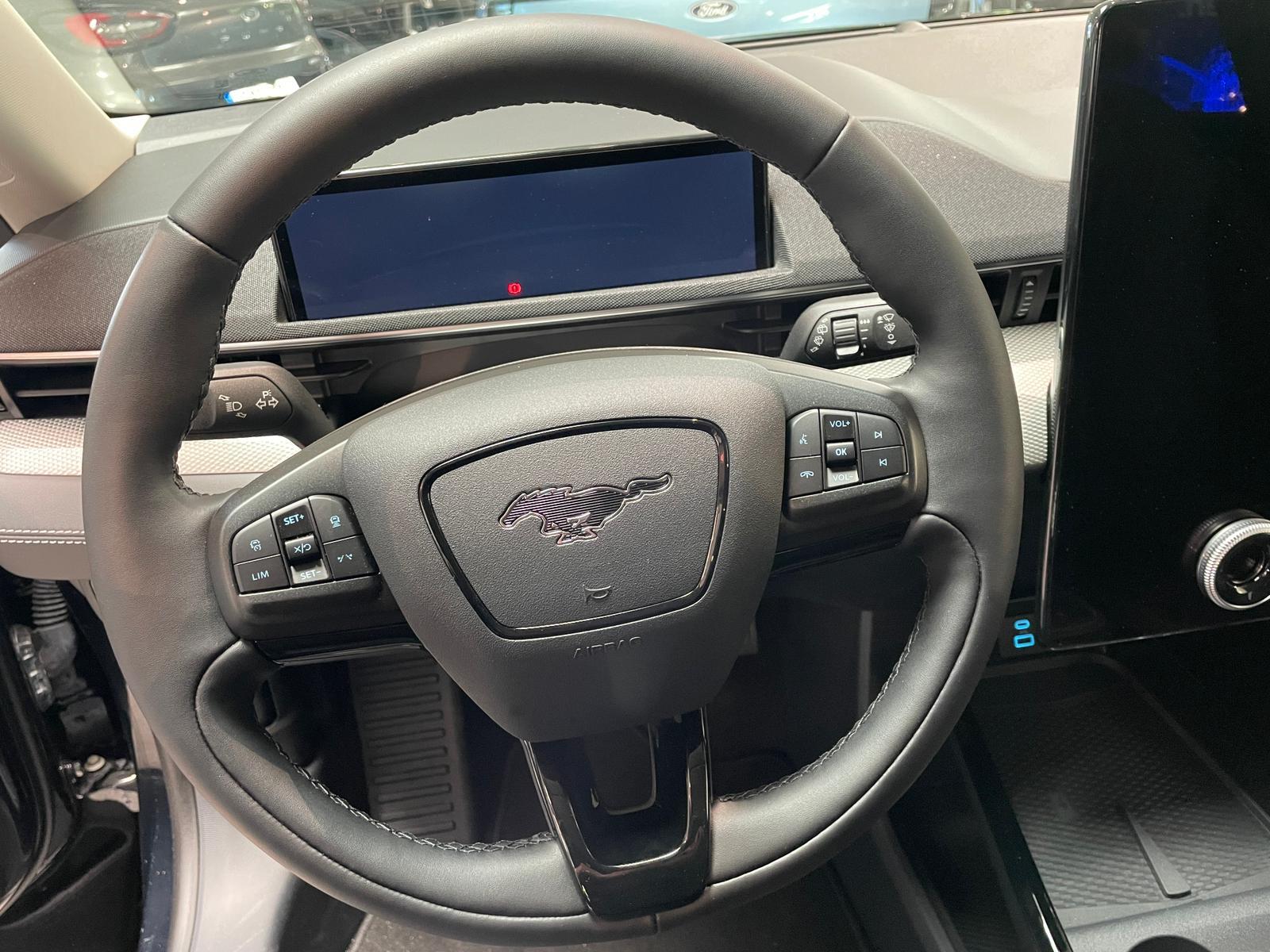 Ford Mach-E Base