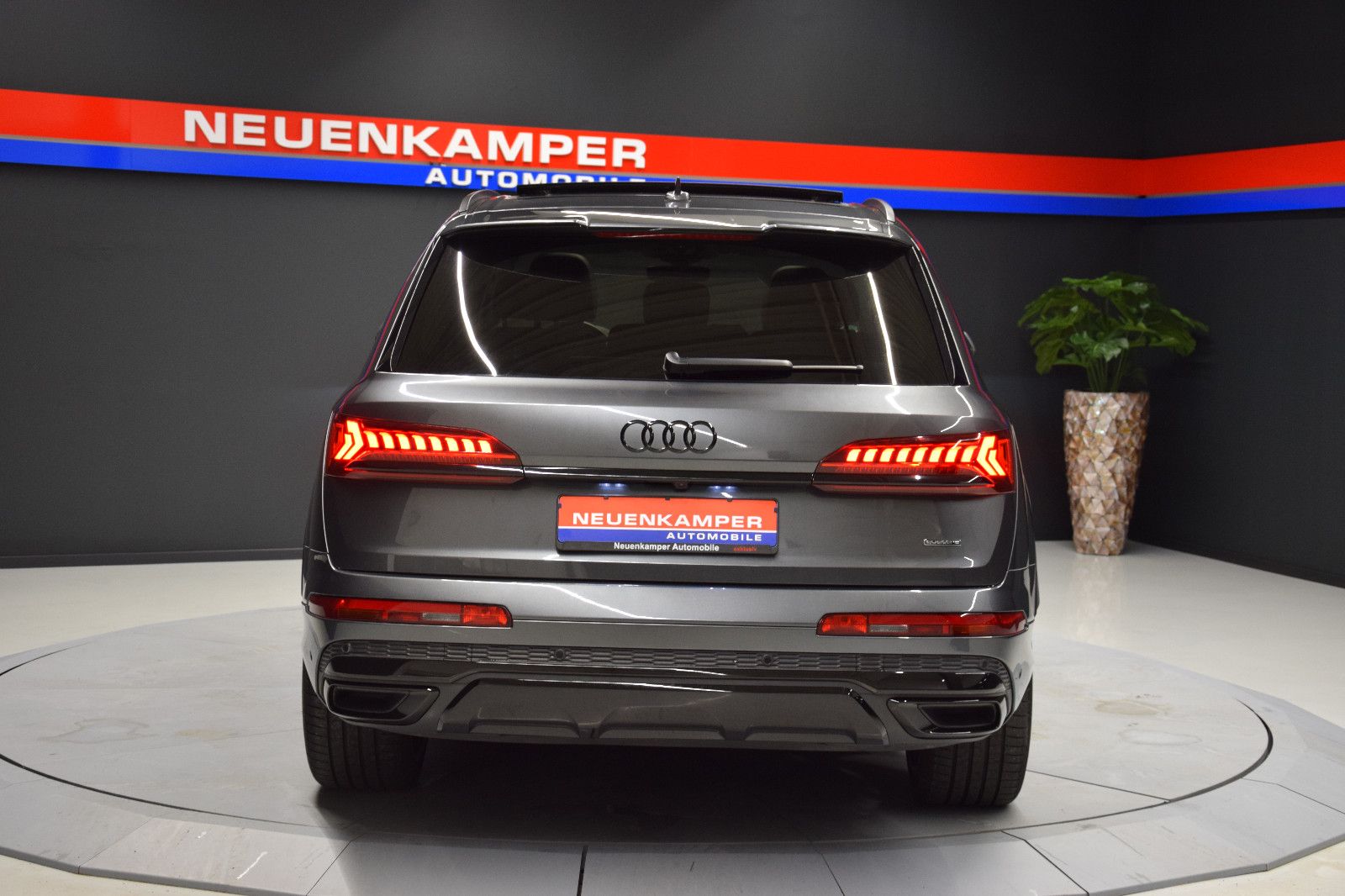 Fahrzeugabbildung Audi Q7 50 TDI quattro S line Pano Luft Massage 22"