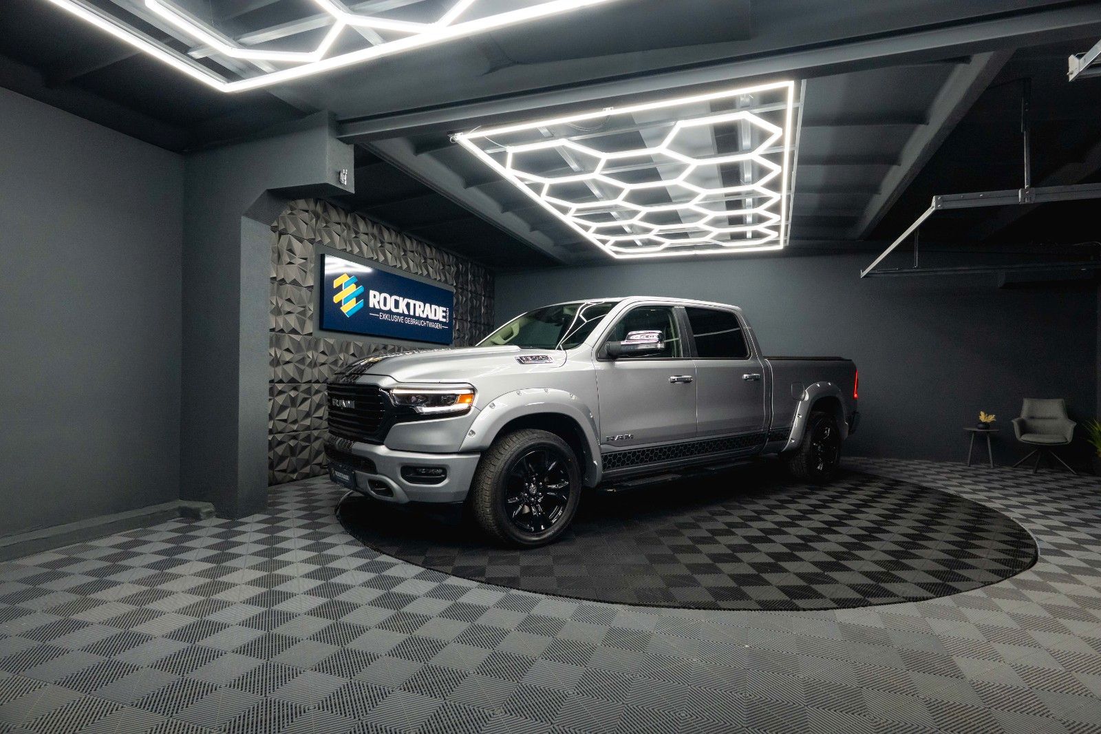Fahrzeugabbildung Dodge RAM 5.7 V8 HEMI 4x4 Night LARAMIE LONGBED 19%