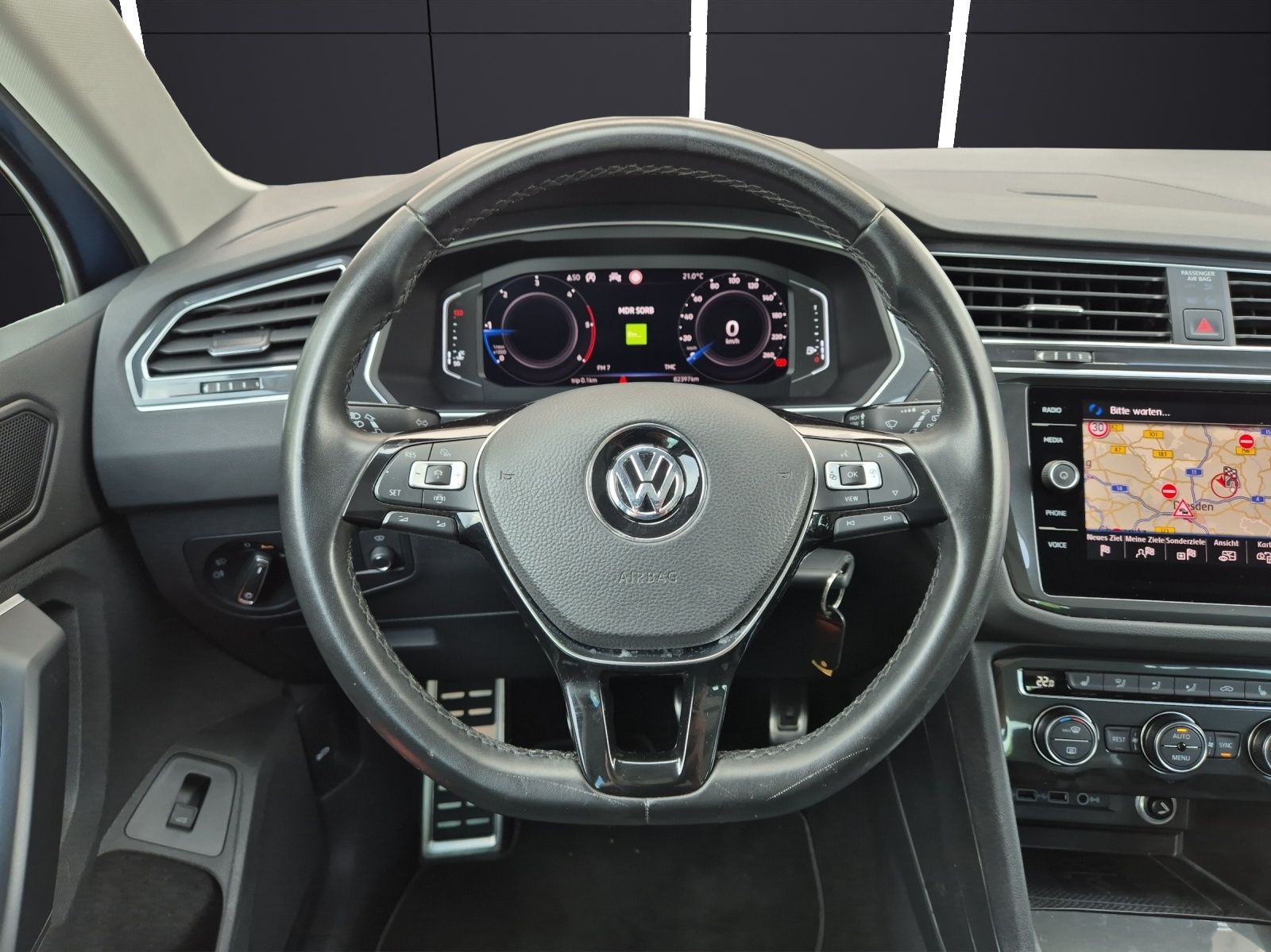Fahrzeugabbildung Volkswagen Tiguan TDI IQ.Drive AHK PANO HUD ACC