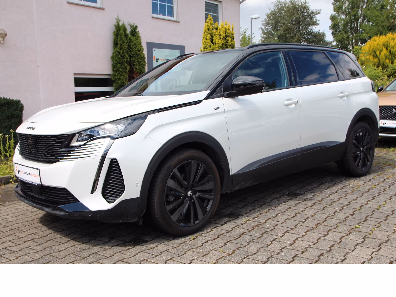 Peugeot 5008 Hybrid 136 GT*Panorama*AHK*Focal-Sound!*ACC