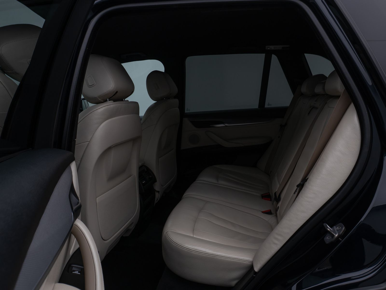 Fahrzeugabbildung BMW X5 xD30d M Sport HUD HiFi NaviPro PDC LED Leder