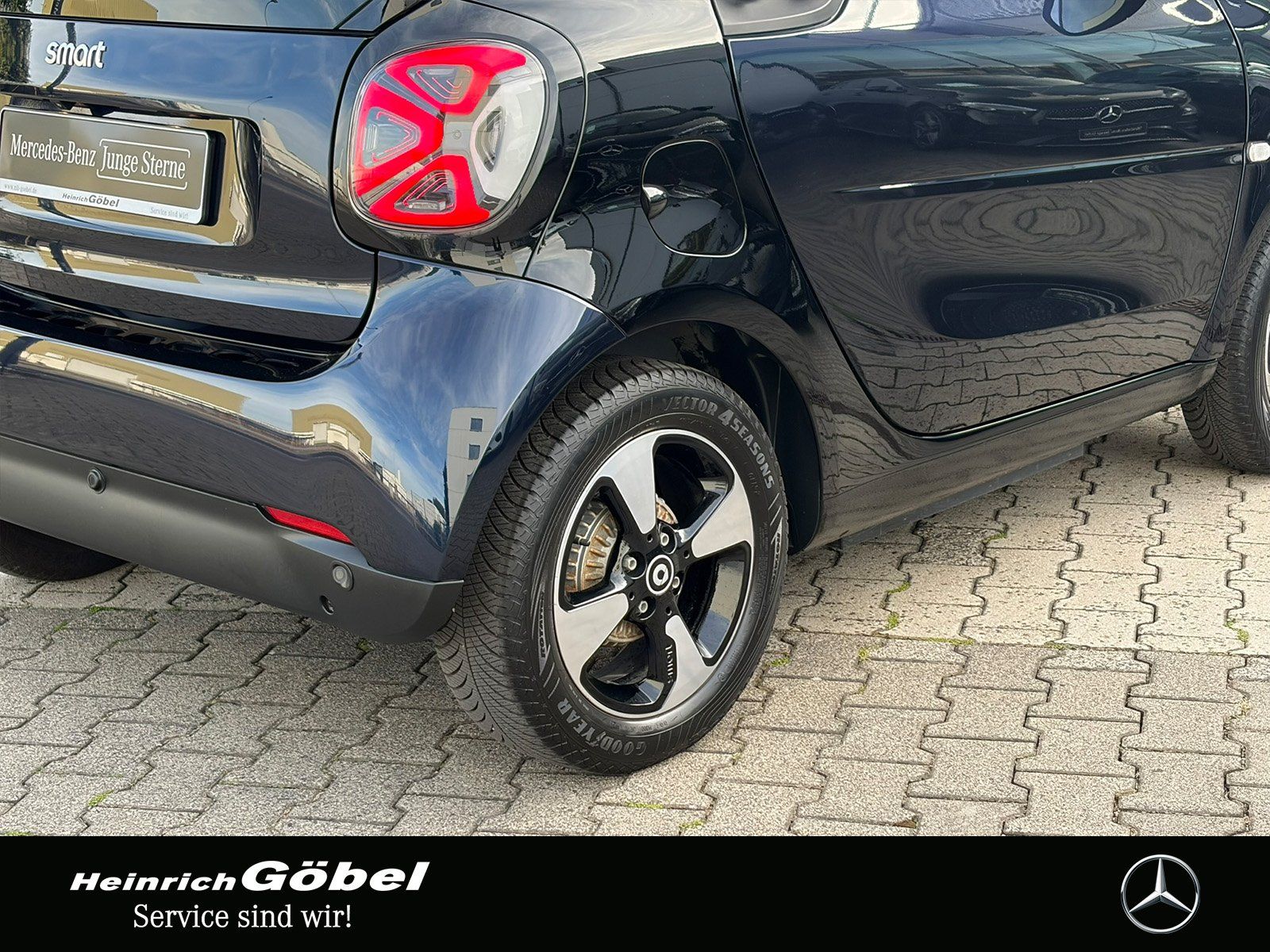 Fahrzeugabbildung Smart EQ PASSION*WINTER-PAKET*GJR*KAMERA*22KW*LED