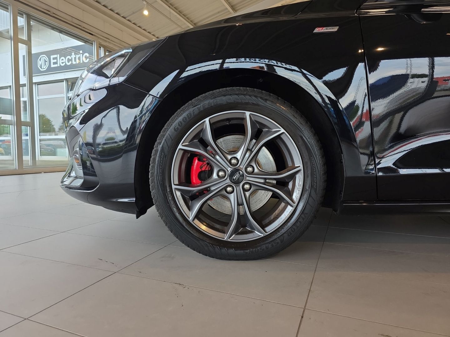 Fahrzeugabbildung Ford Focus Turnier ST-Line X AHK-klappbar El. Panodac