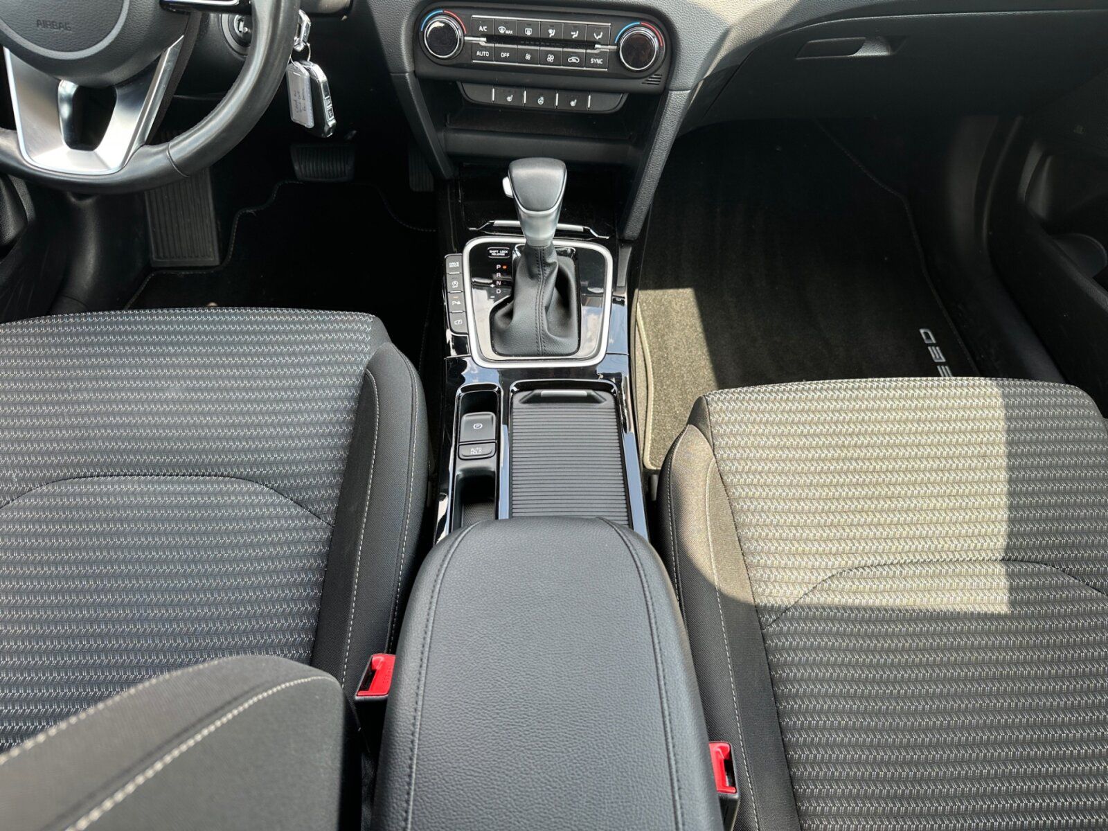 Fahrzeugabbildung Kia Ceed Sportswagon 1.6 CRDi Spirit DCT Navi | AHK