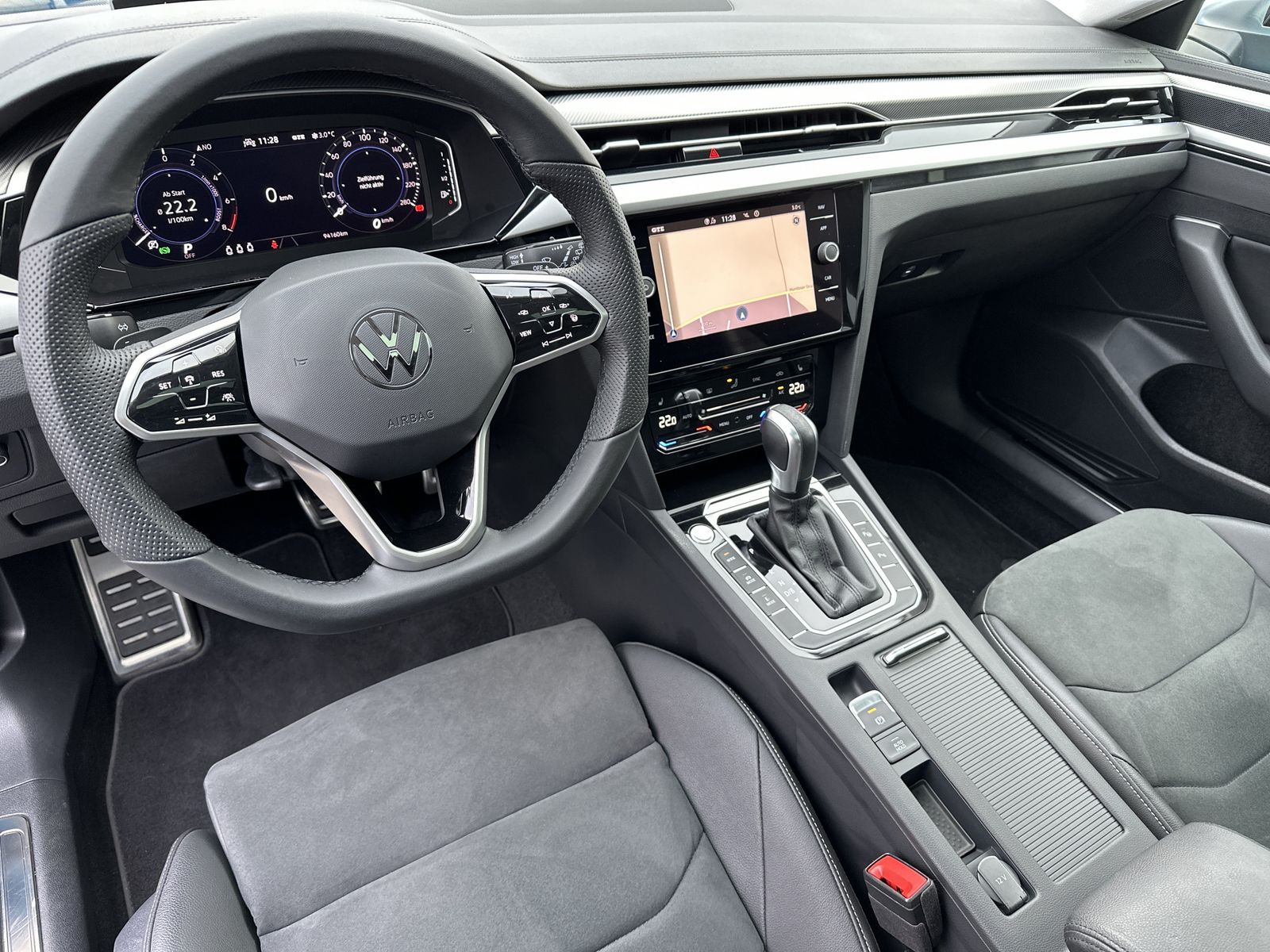 Fahrzeugabbildung Volkswagen Arteon SB 1.4 eHybrid DSG Elegance NAV+LED+PANO