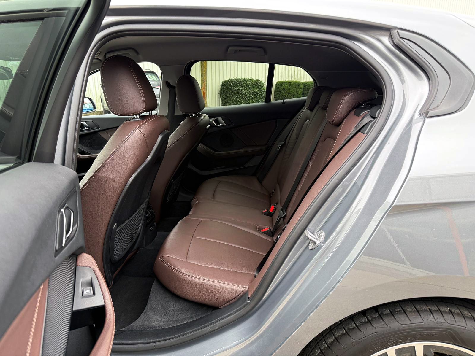 Fahrzeugabbildung BMW 118i Steptronic Advantage LED SHZ KAM PDC NAV BT