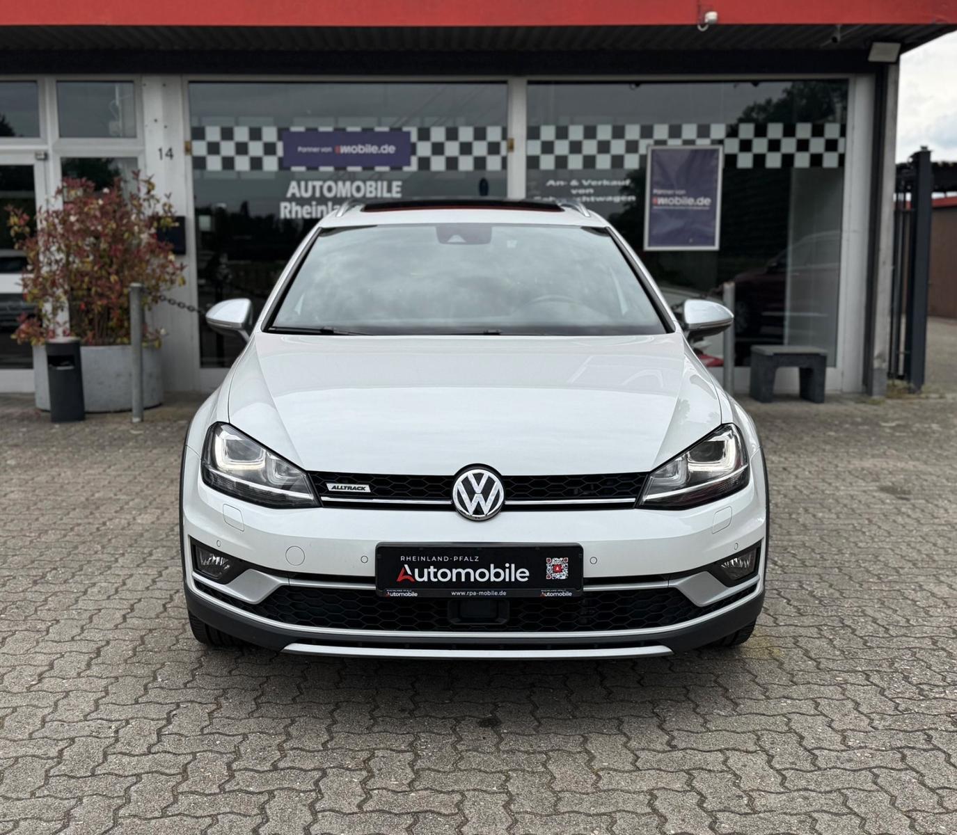 Volkswagen Golf VII Alltrack Variant BMT 4Motion/AHK/Pano