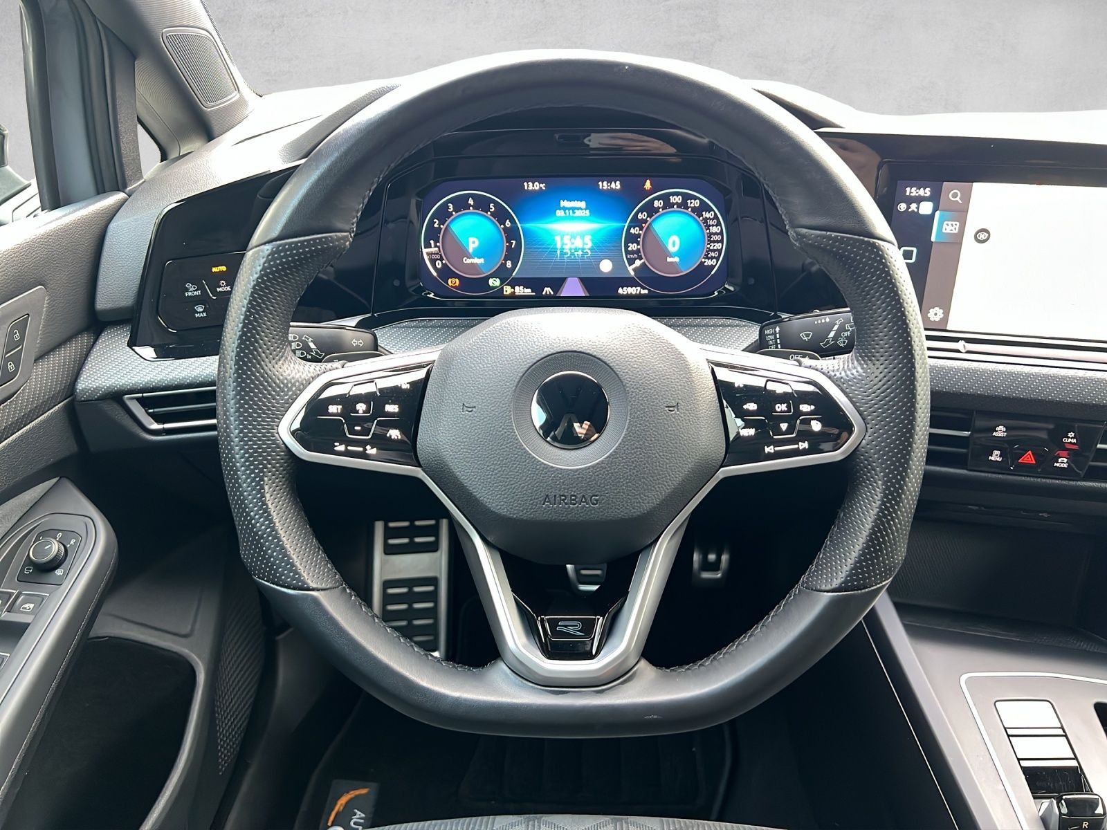 Golf VIII Variant R-Line 1.5 l eTSI DSG AHK*Navi