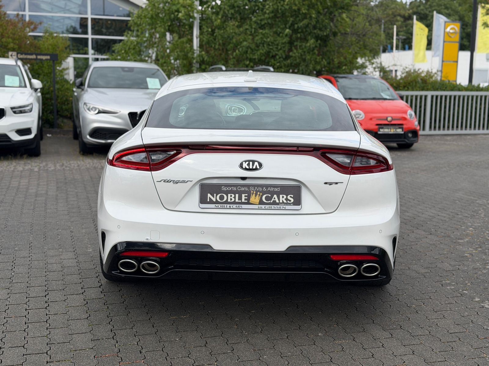 Fahrzeugabbildung Kia Stinger GT 4WD HUD PANO H/K LED NAV RFK SHZ