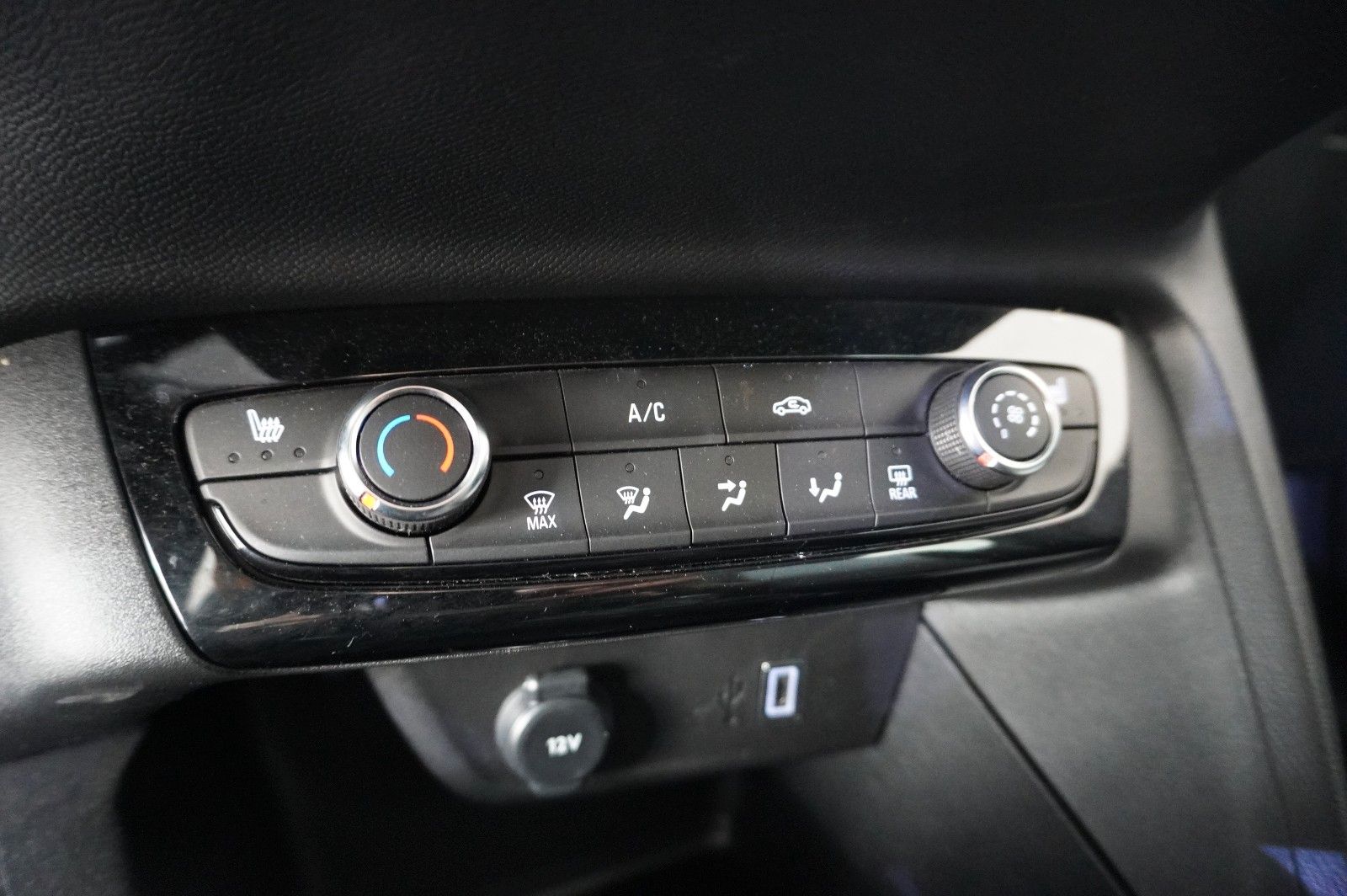 Fahrzeugabbildung Opel Corsa F 1.2 FACELIFT NAVI/LED/KAMERA/VIRT/SH/DAB