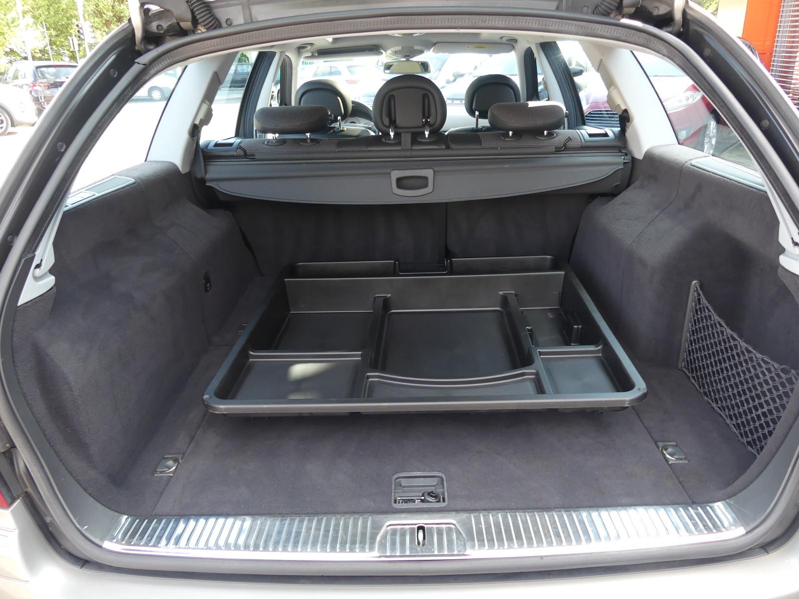 Mercedes-Benz E200 2004 — photo 27