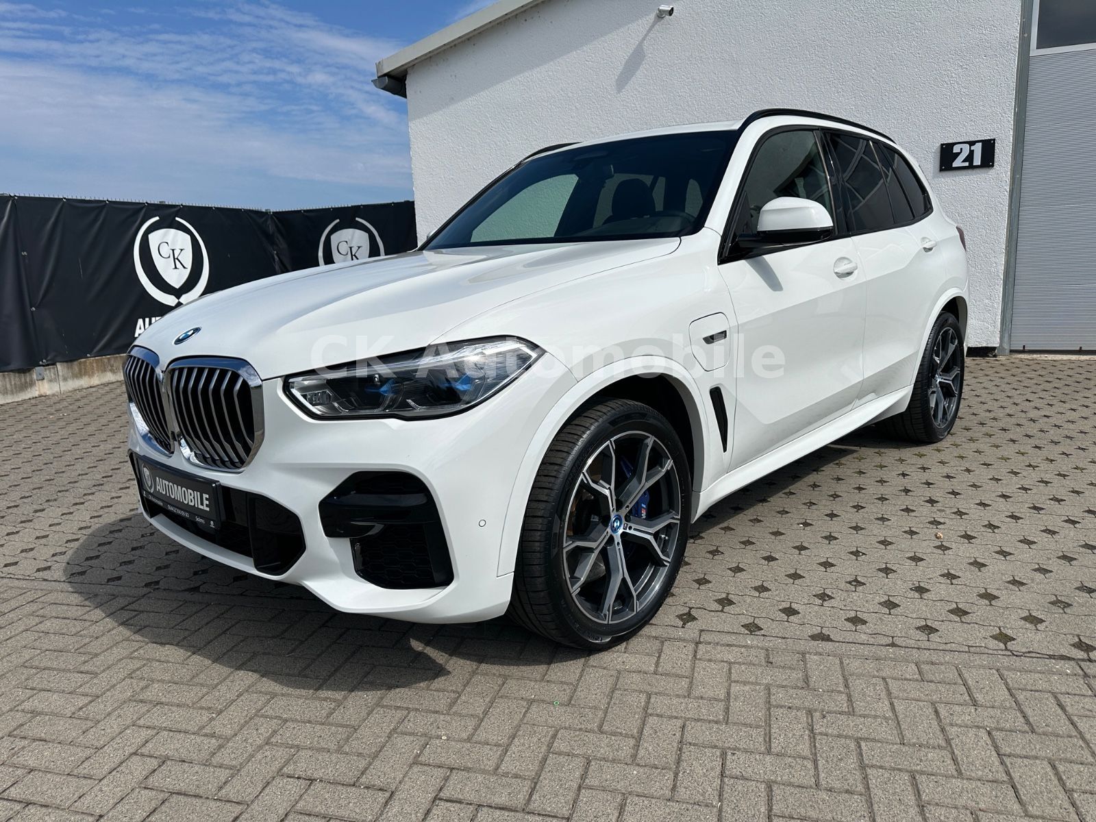 Fahrzeugabbildung BMW X5 xDrive45e M-Sport/Laser/Pano/Head-Up/360°/AHK