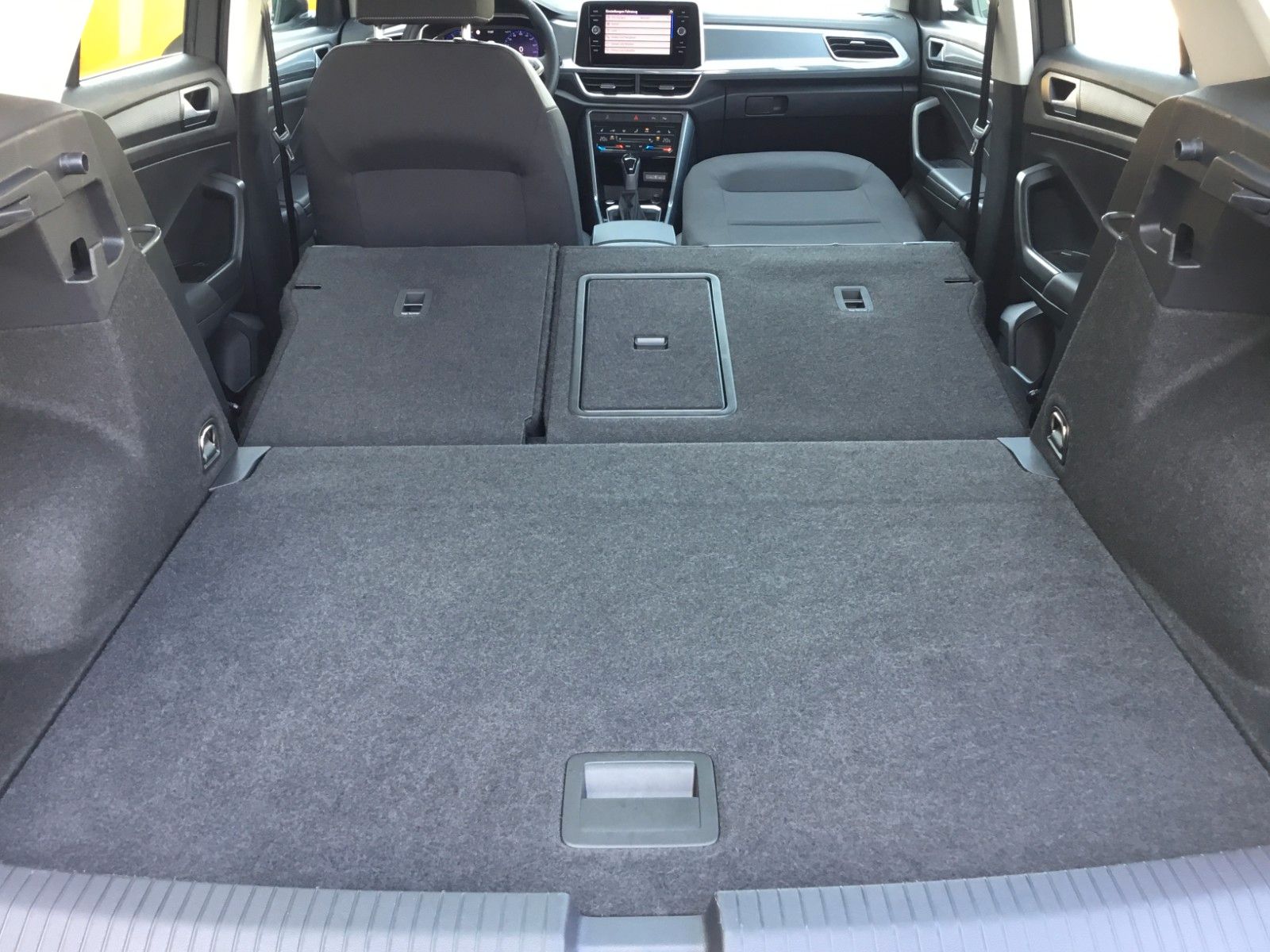Fahrzeugabbildung Volkswagen T-Roc 1.5 TSI DSG Style+AHK+MatrixLED+ACC+Pano