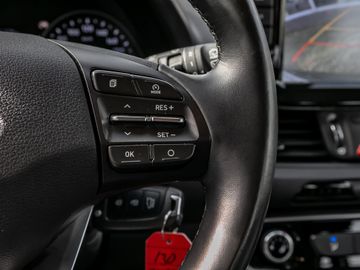 Hyundai i30 cw Pure Kamera Navi SHZ PDC TEMP