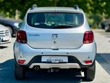Dacia Sandero Stepway II Essentiel NAVI*AHK*CAM - silberne Dacia Sandero