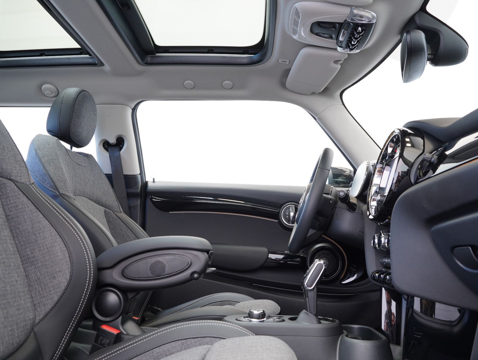 Fahrzeugabbildung MINI Cooper SE Classic Trim LED/NAVI/HEADUP/CAM/PANO
