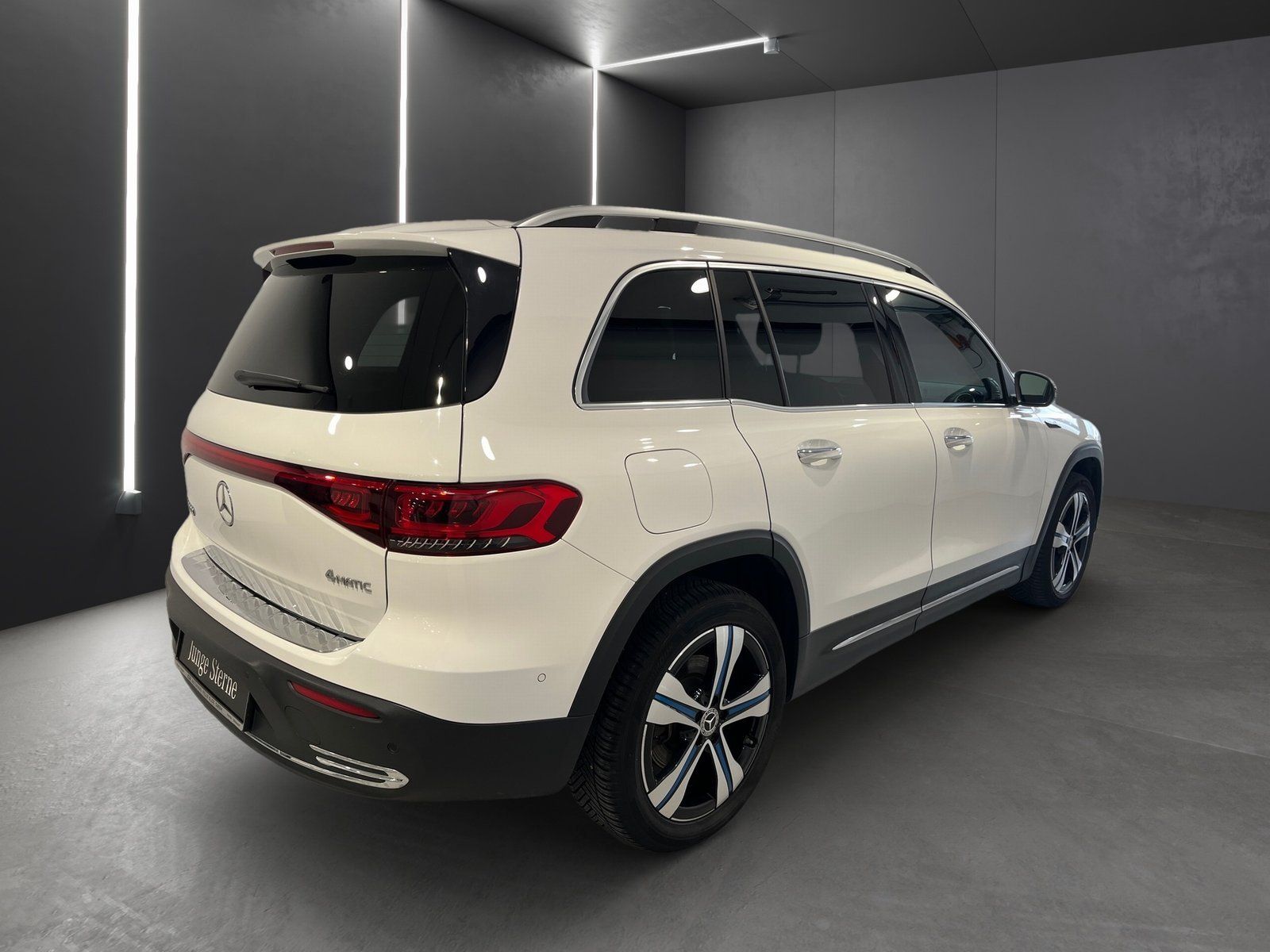 Fahrzeugabbildung Mercedes-Benz EQB 300 4M Electric Art*Pano*7Sit*LED*Kame*Sound