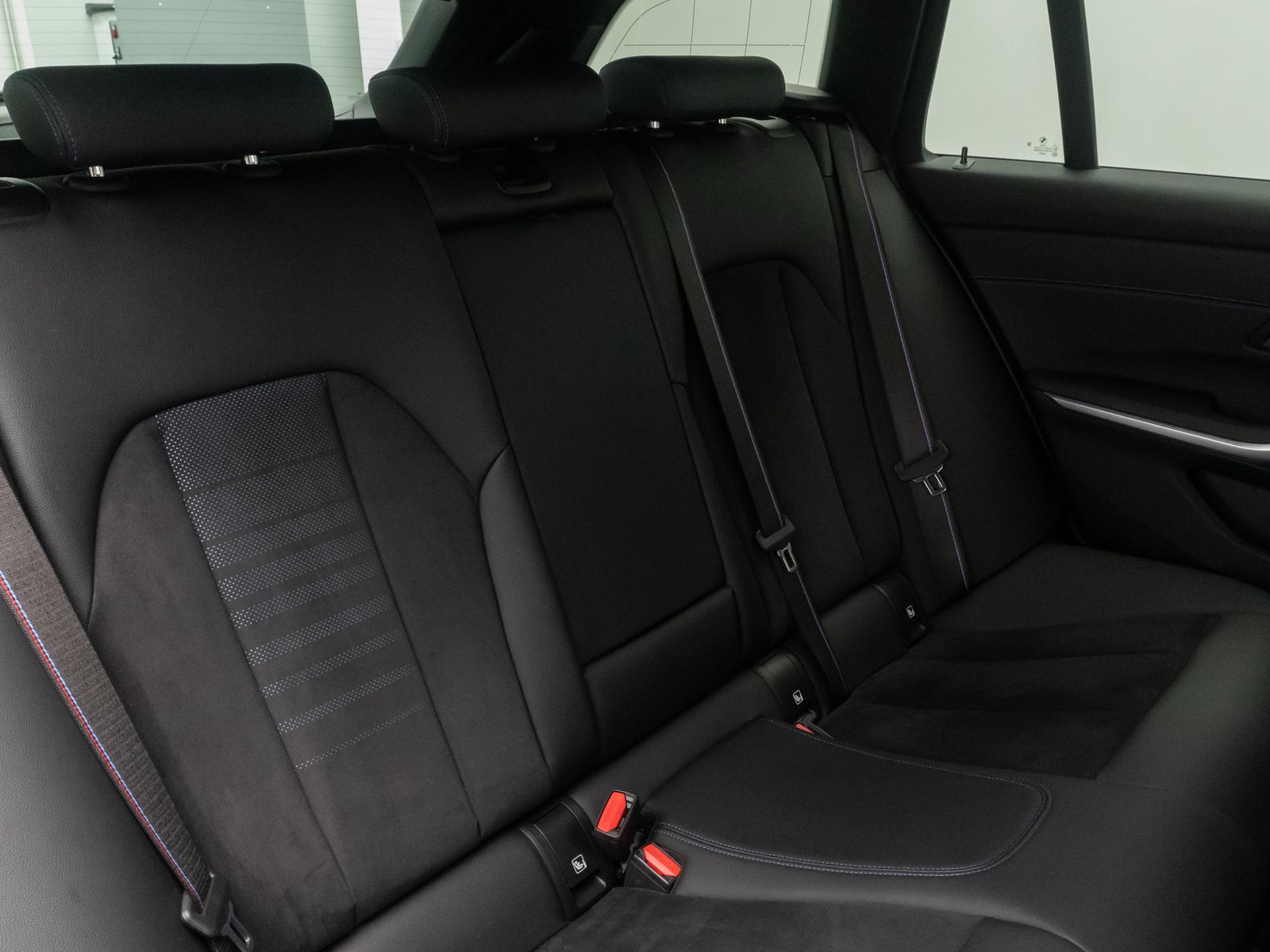 Fahrzeugabbildung BMW 330e M Sport DAB FernlichtAs HiFi Cockpit+19Zoll