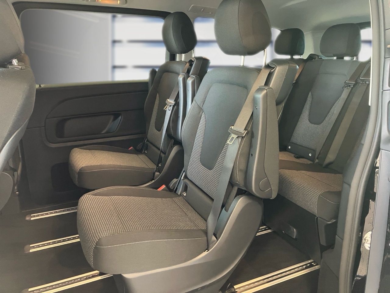 Fahrzeugabbildung Mercedes-Benz V 250 d STY / L Liegebank LED AHK Allrad Kamera