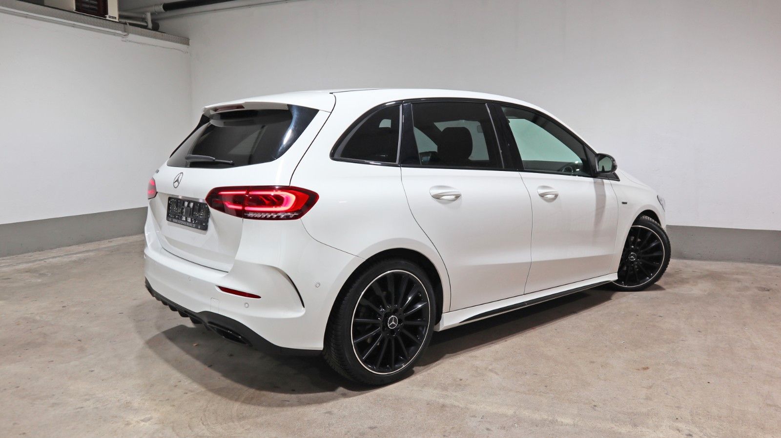 Mercedes-Benz B 180 Edition~AMG~MBUX~LED~NIGHT foto 4