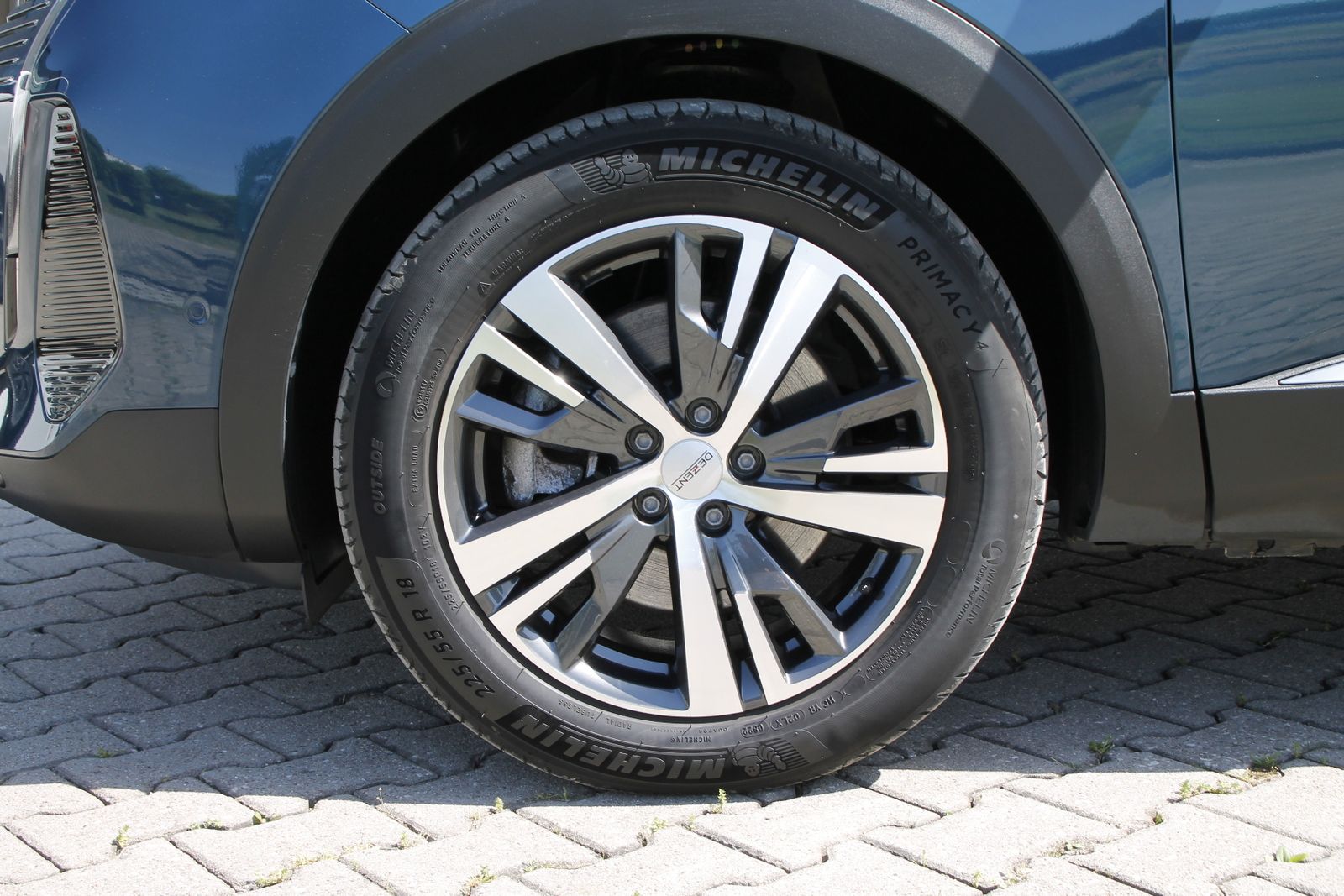 Fahrzeugabbildung Peugeot 3008 HYBRID Allure (MJ F0)