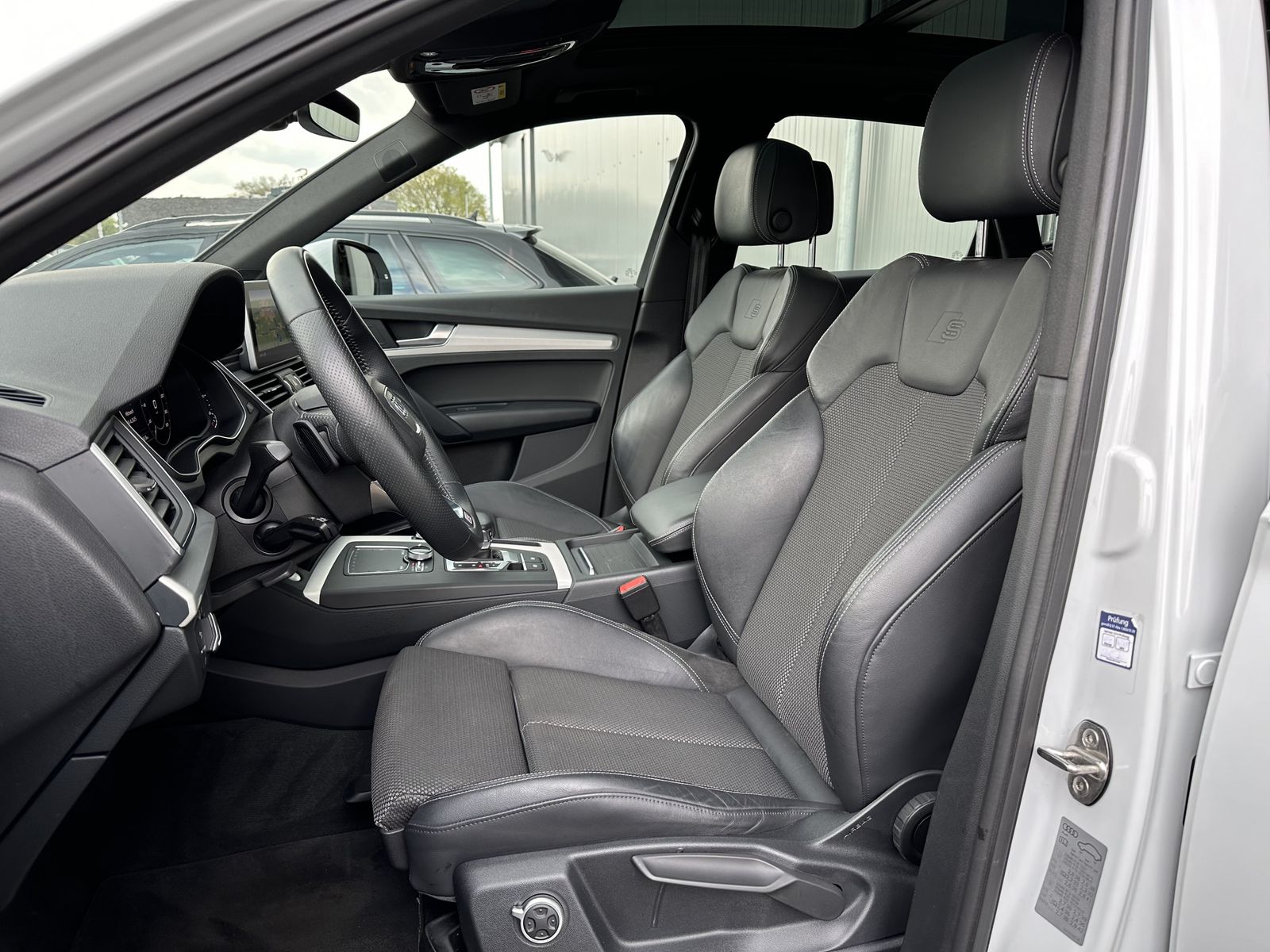 Fahrzeugabbildung Audi Q5 55 TFSI e Quattro S-Line NAV+LED+PANO+DIGDISP