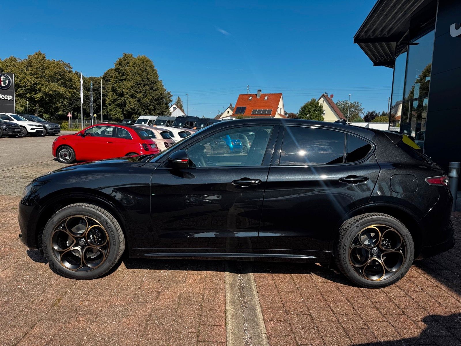 Fahrzeugabbildung Alfa Romeo Stelvio 2.0 Intensa Allrad 280PS Glasdach Navi