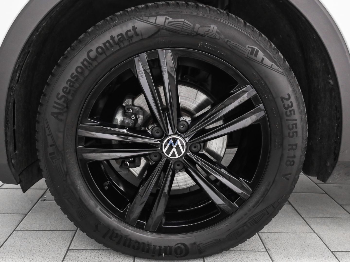 Volkswagen Tiguan 2.0 TDI Urban Sport AHK Pano Standheiz Na foto 3