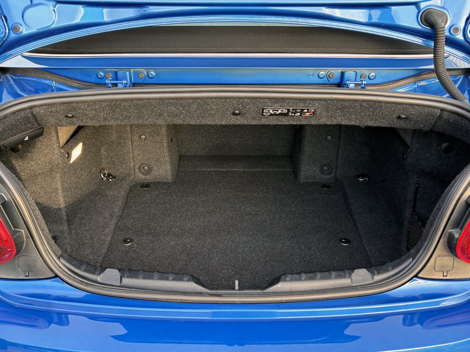 Fahrzeugabbildung BMW 218i Cabrio M-Sport LED PDC SHZ NAV H&K BT LHZ