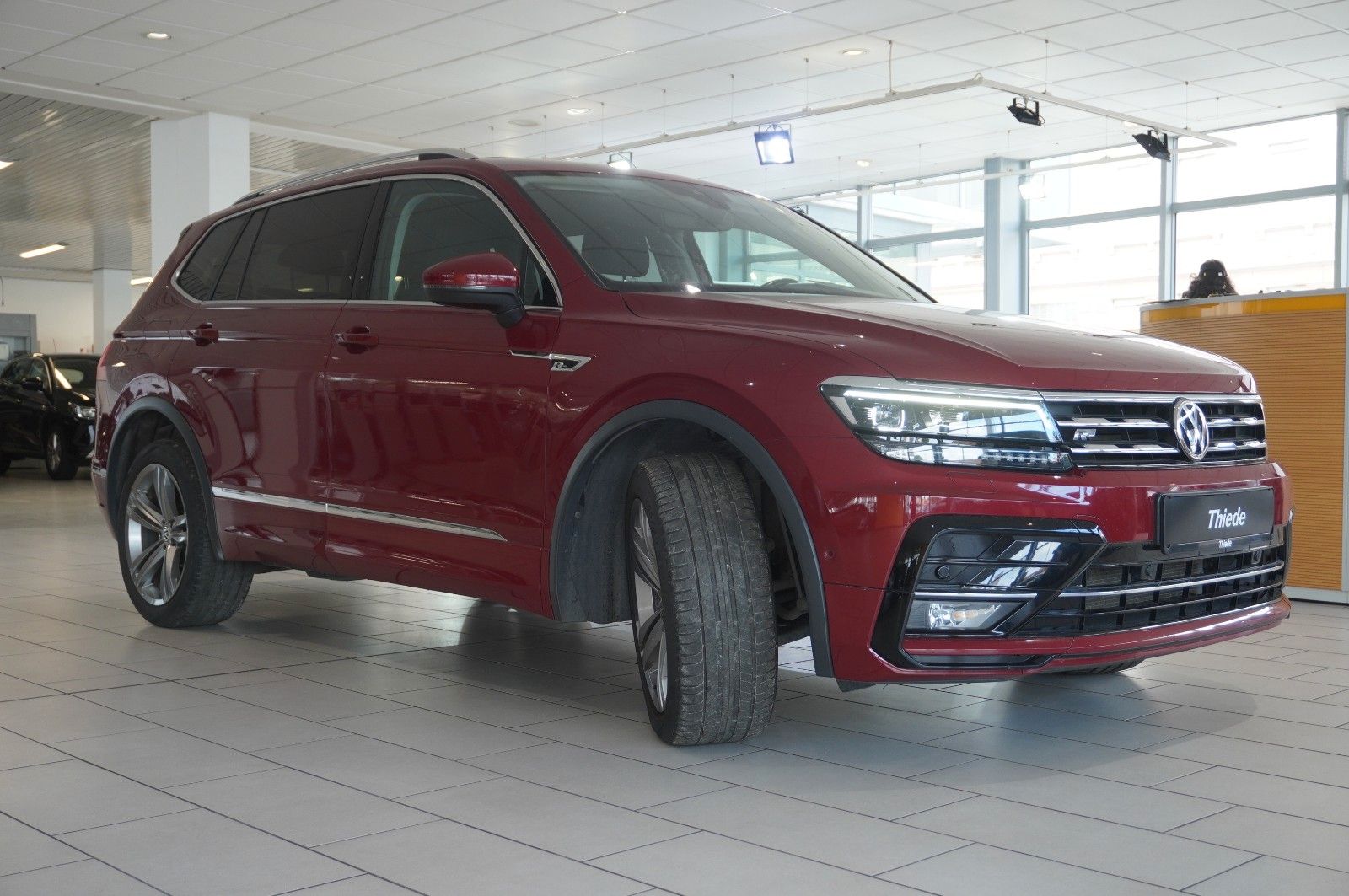 Fahrzeugabbildung Volkswagen Tiguan Allspace 2.0D 4M R-LINE 7-SITZER NAVI/AHK