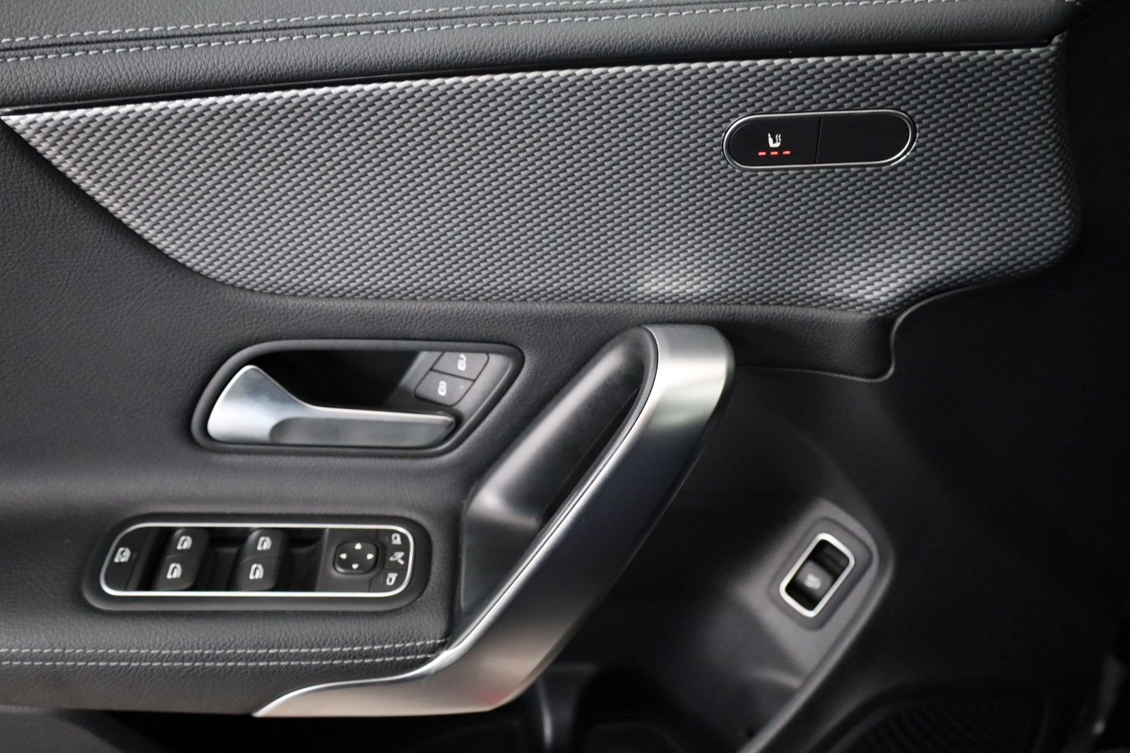 Fahrzeugabbildung Mercedes-Benz CLA 200 SB Progressive T.Leder,Navi,LED,SH,SR+WR