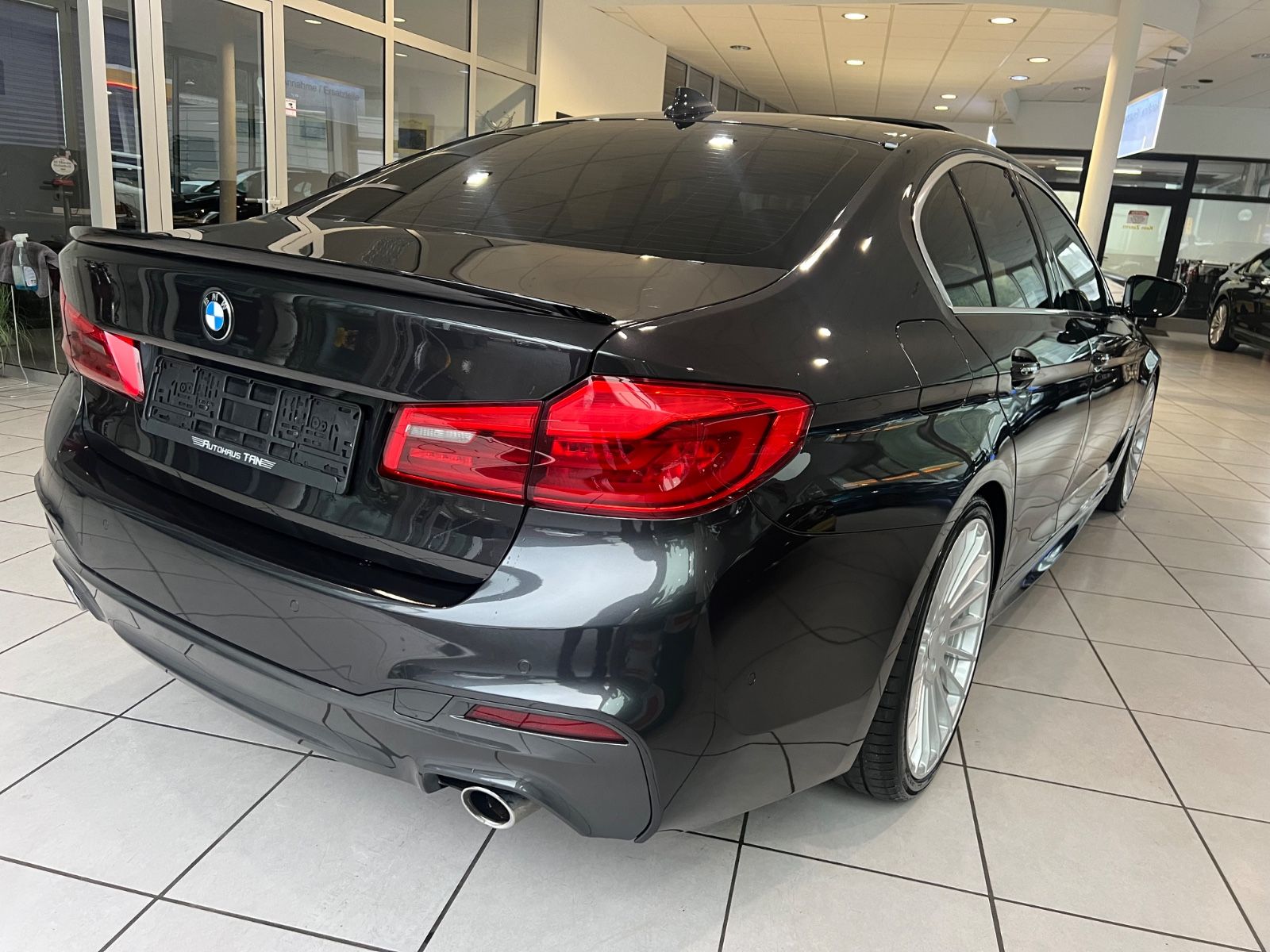 Fahrzeugabbildung BMW 530 d Lim. Luxury Line M Sport optik