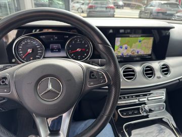 Bild 13 Mercedes-Benz E 200 E 20d0 T Avantgarde Xenon Navi Kamera Ambiente S