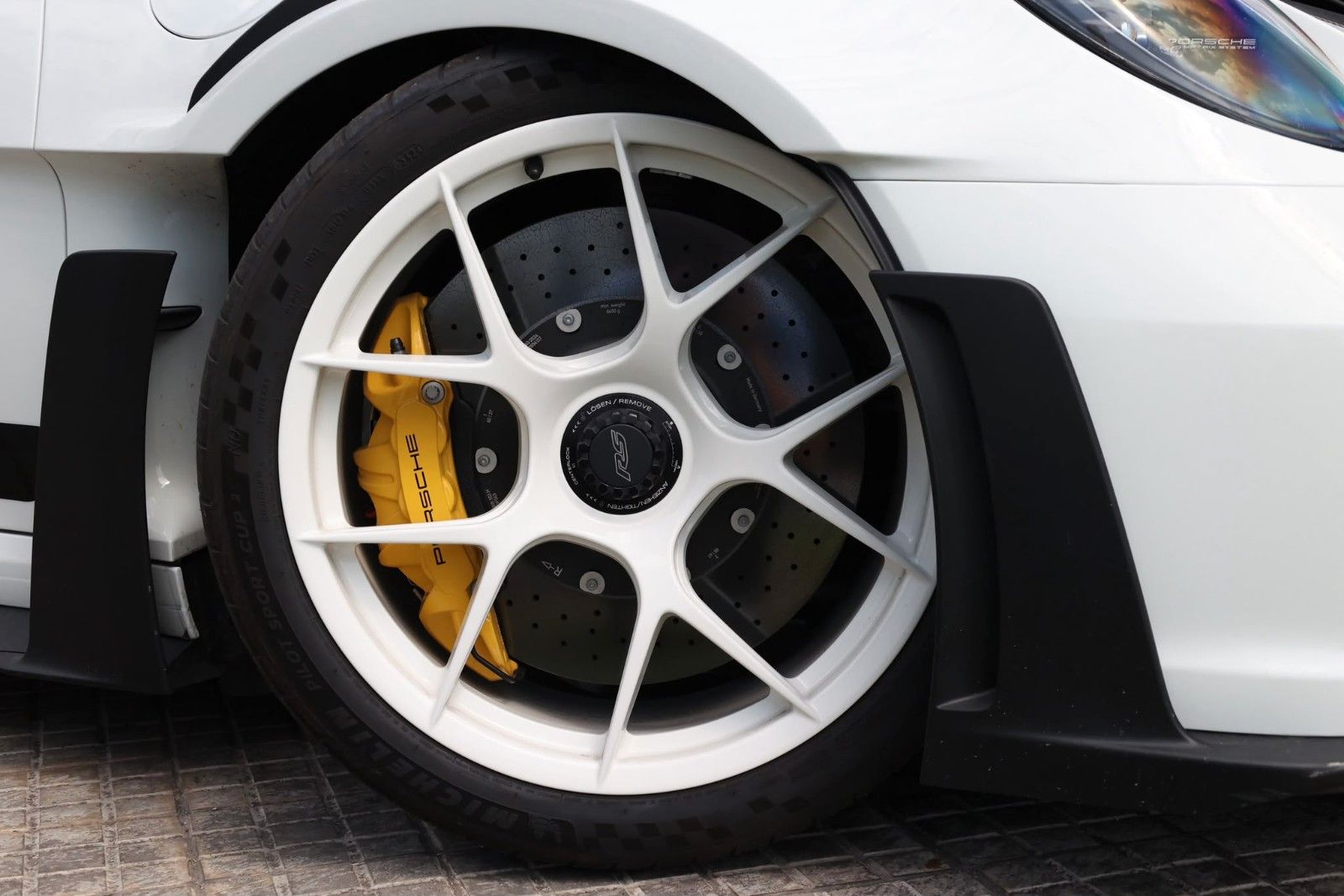 Porsche 992 GT3 RS WEISSACH imagem 2